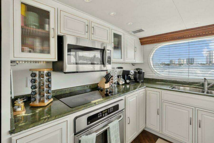 Broward 110 Envision - Galley
