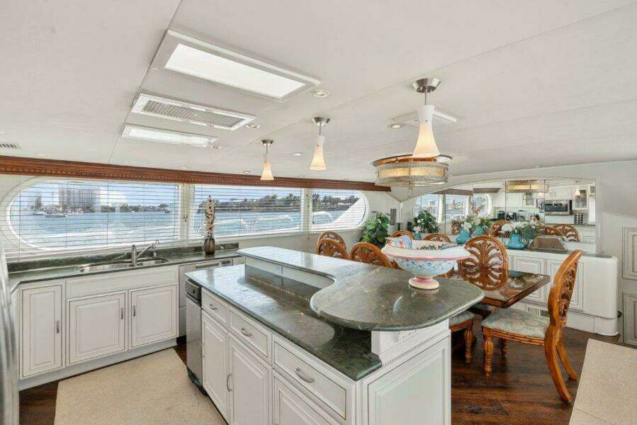 Broward 110 Envision - Galley