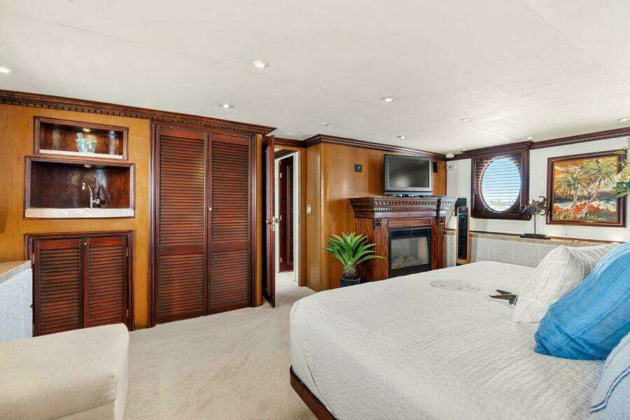 Broward 110 Envision - Stateroom