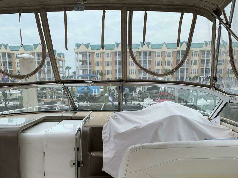 2005 Regal 3560 Commodore