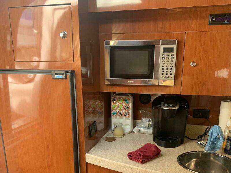 2005 Regal 3560 Commodore