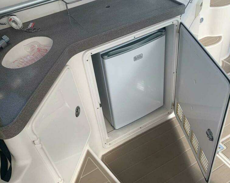 2005 Regal 3560 Commodore