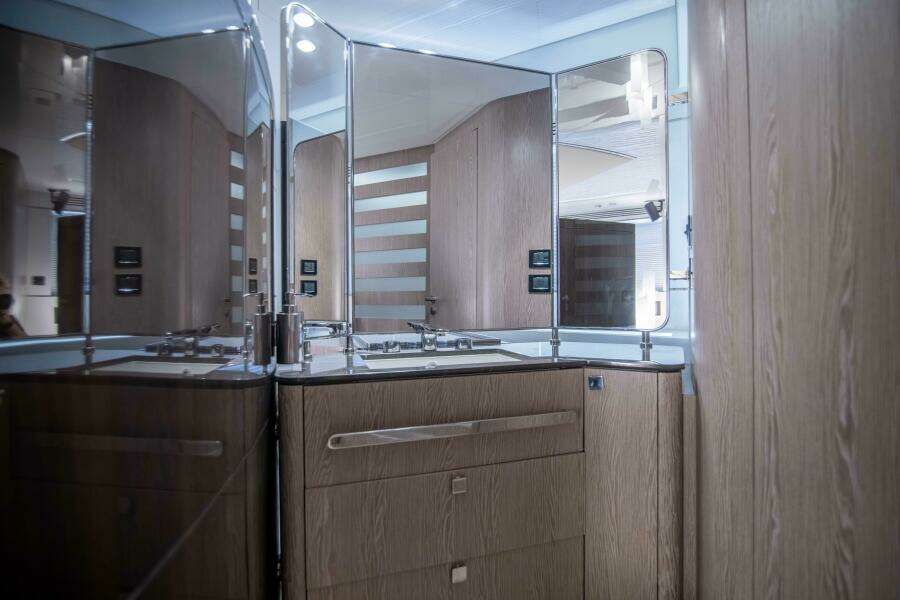 Azimut 70 Triple Play -