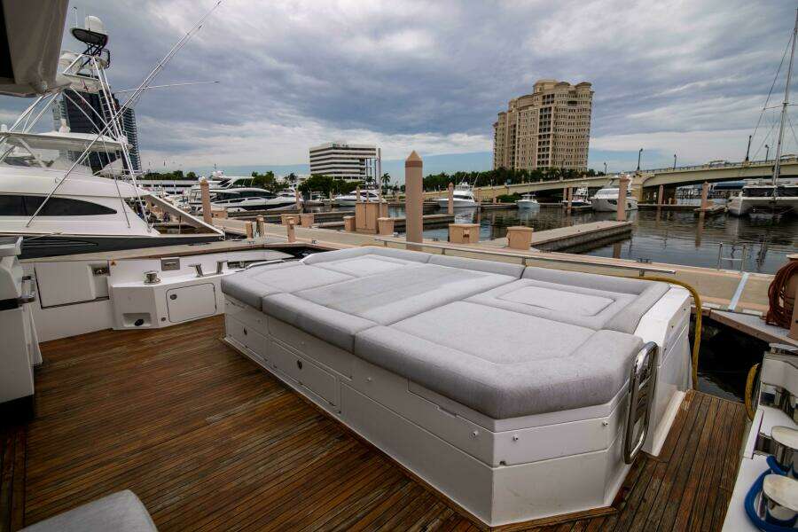 Azimut 70 Triple Play -