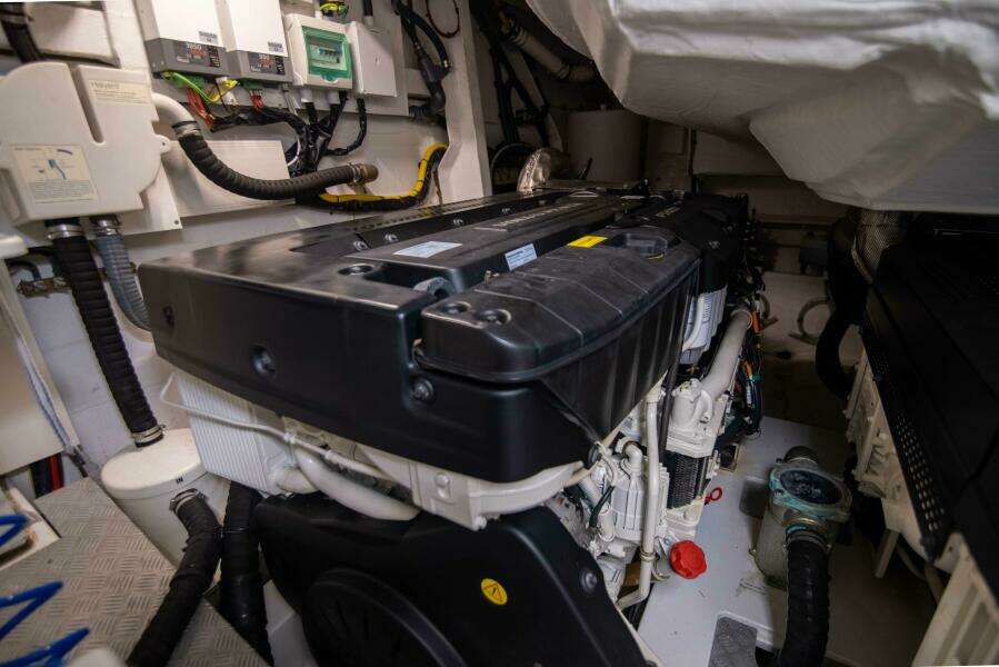 Azimut 70 Triple Play -