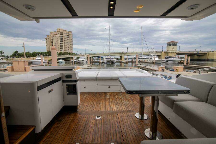 Azimut 70 Triple Play -