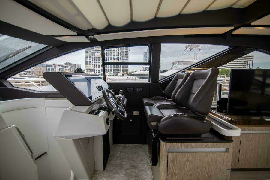 Azimut 70 Triple Play -