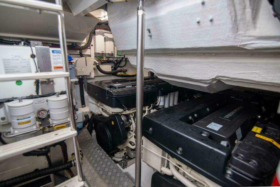 Azimut 70 Triple Play -