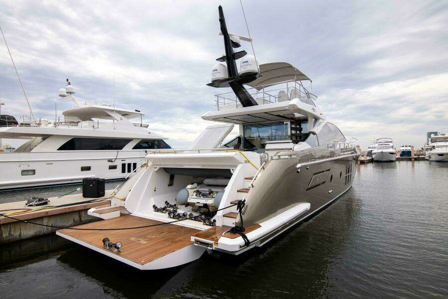 Azimut 70 Triple Play -