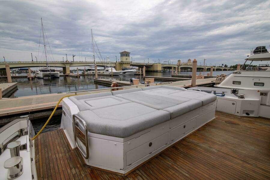 Azimut 70 Triple Play -