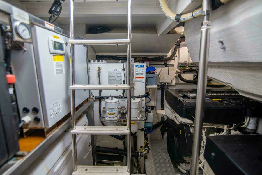 Azimut 70 Triple Play -