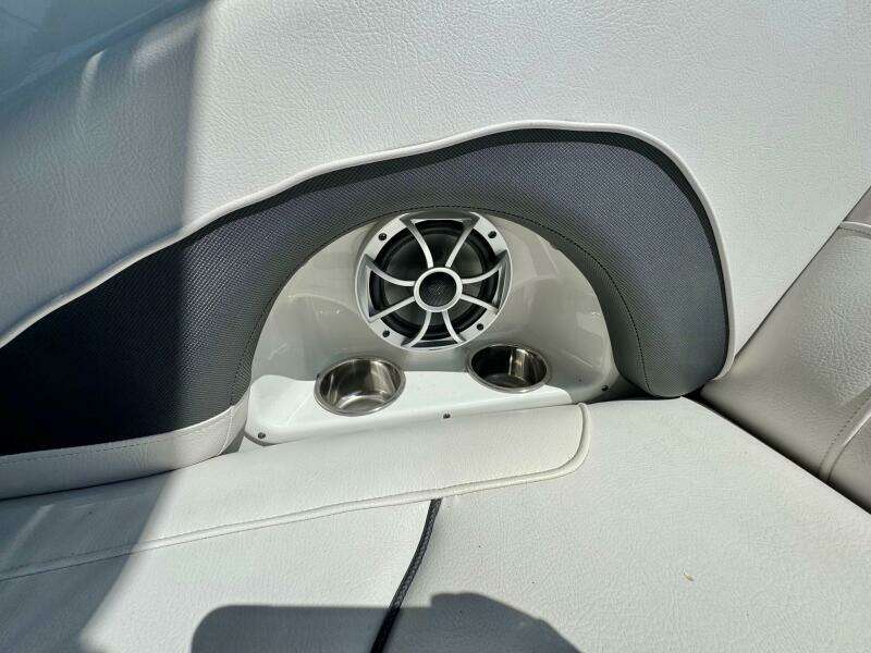 2020 Crownline 264CR