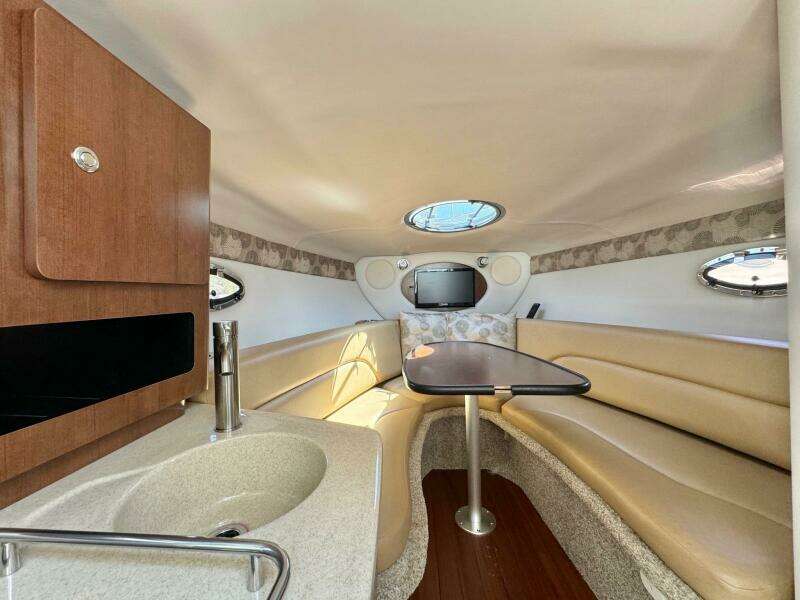 2020 Crownline 264CR