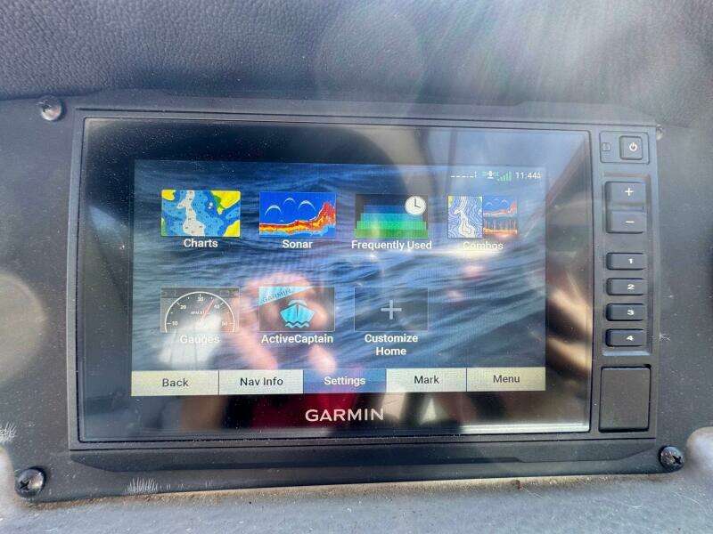 2020 Crownline 264CR