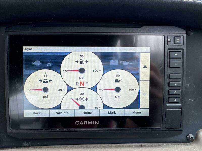 2020 Crownline 264CR