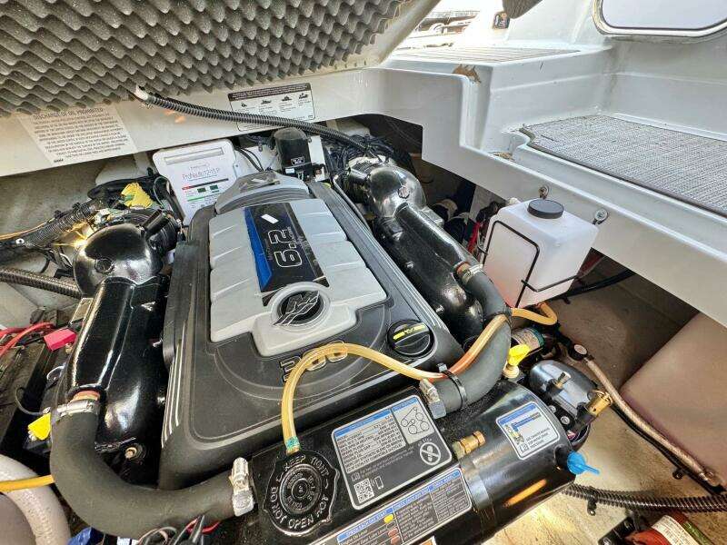 2020 Crownline 264CR