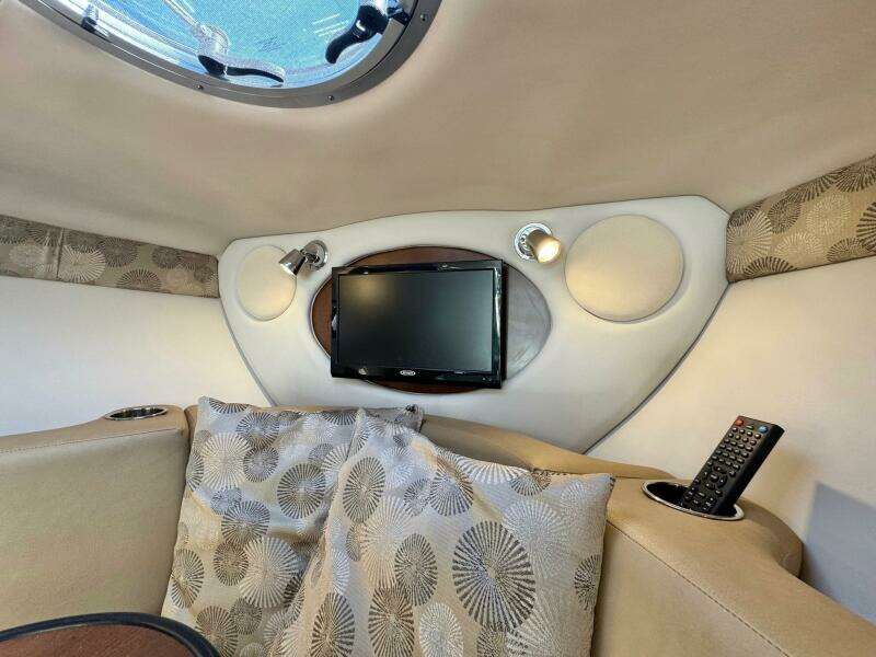 2020 Crownline 264CR