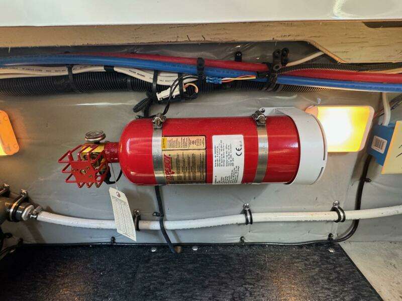 2020 Crownline 264CR