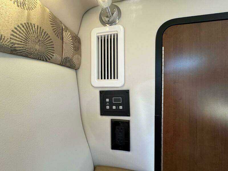 2020 Crownline 264CR