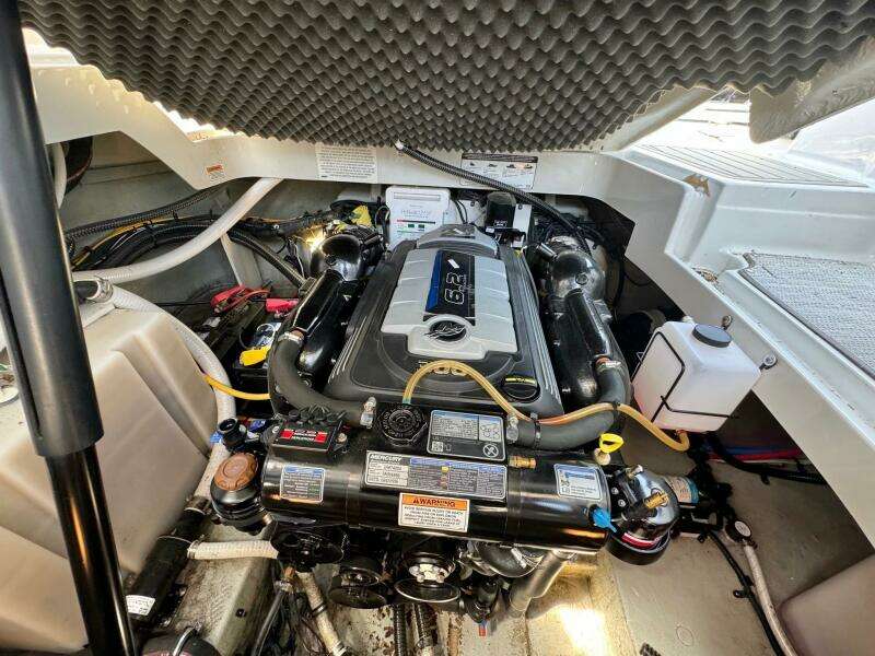 2020 Crownline 264CR