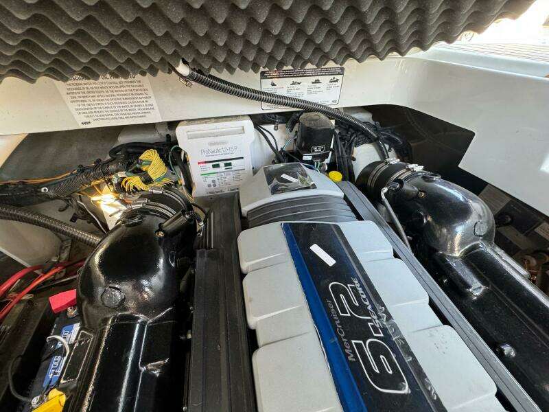 2020 Crownline 264CR