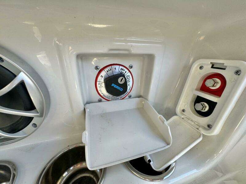 2020 Crownline 264CR