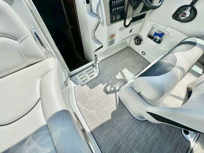 2020 Crownline 264CR