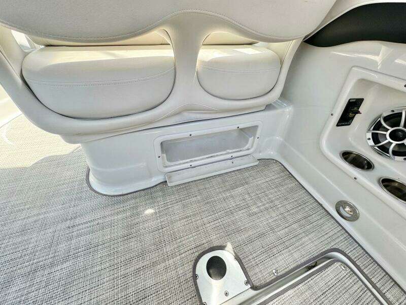 2020 Crownline 264CR