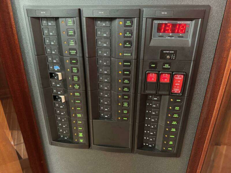 61 Nordic Tug 34 DC Panel