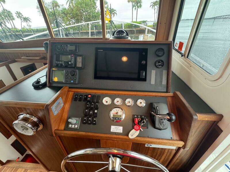 35 Nordic Tug 34 Helm 1