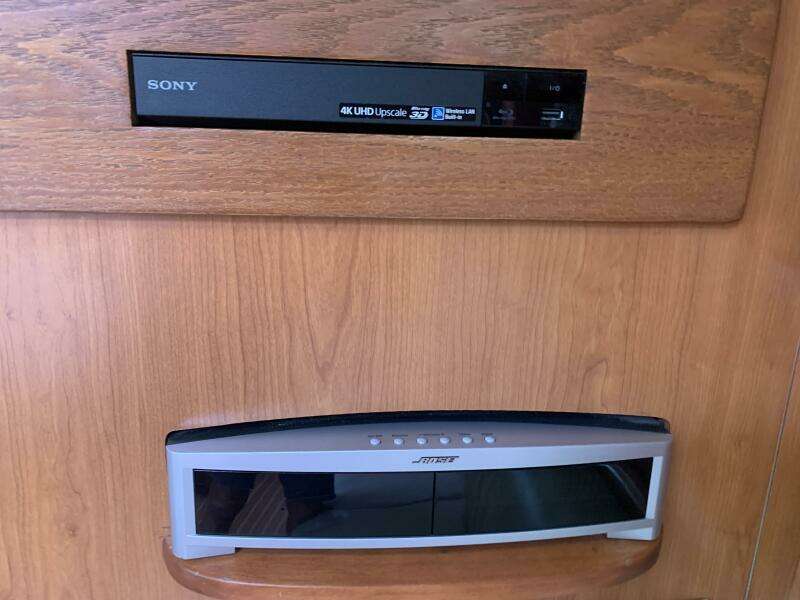 2009 Hunter 45 Deck Salon