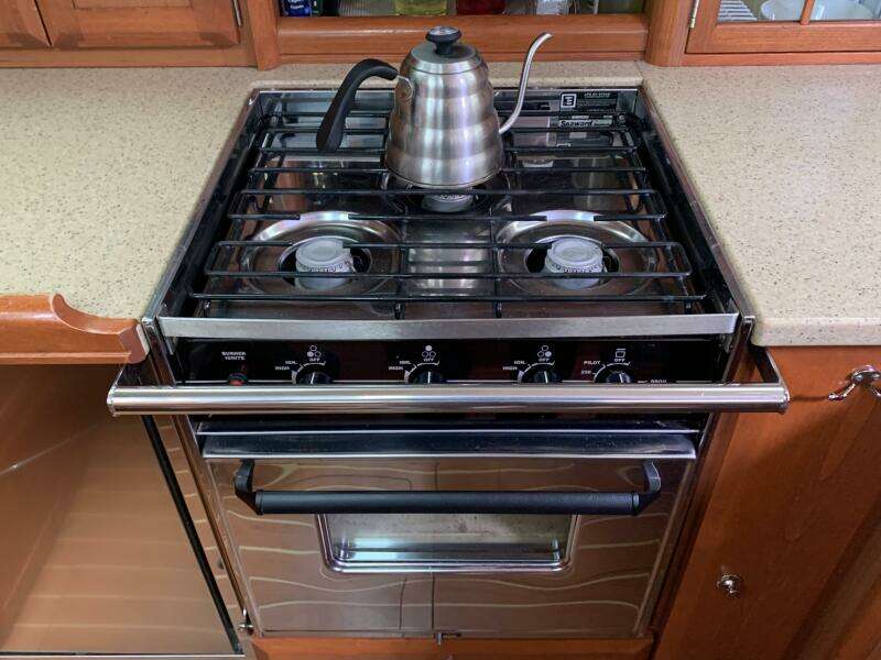 2009 Hunter 45 Deck Salon