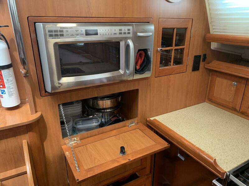 2009 Hunter 45 Deck Salon