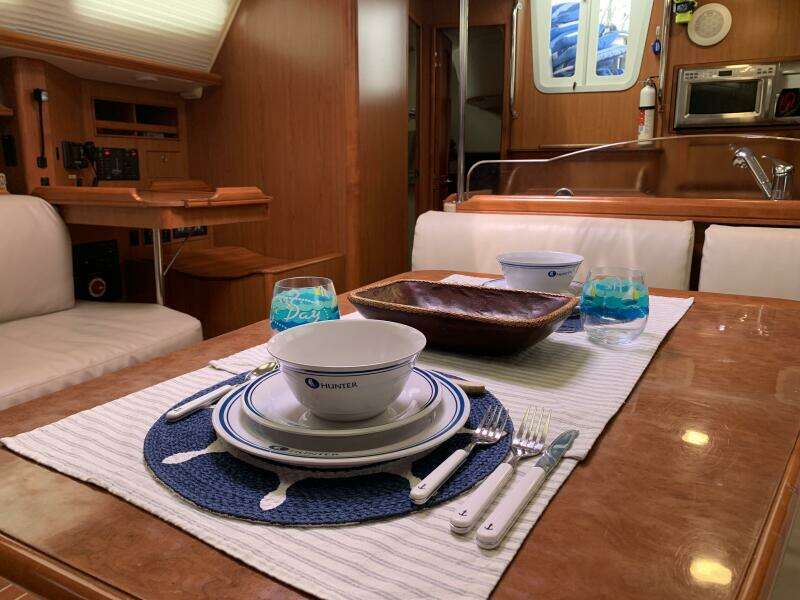 2009 Hunter 45 Deck Salon