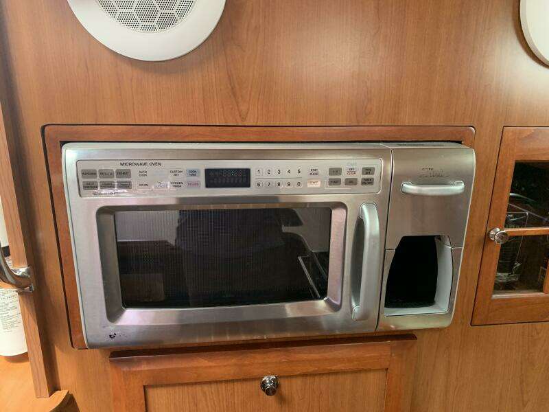 2009 Hunter 45 Deck Salon