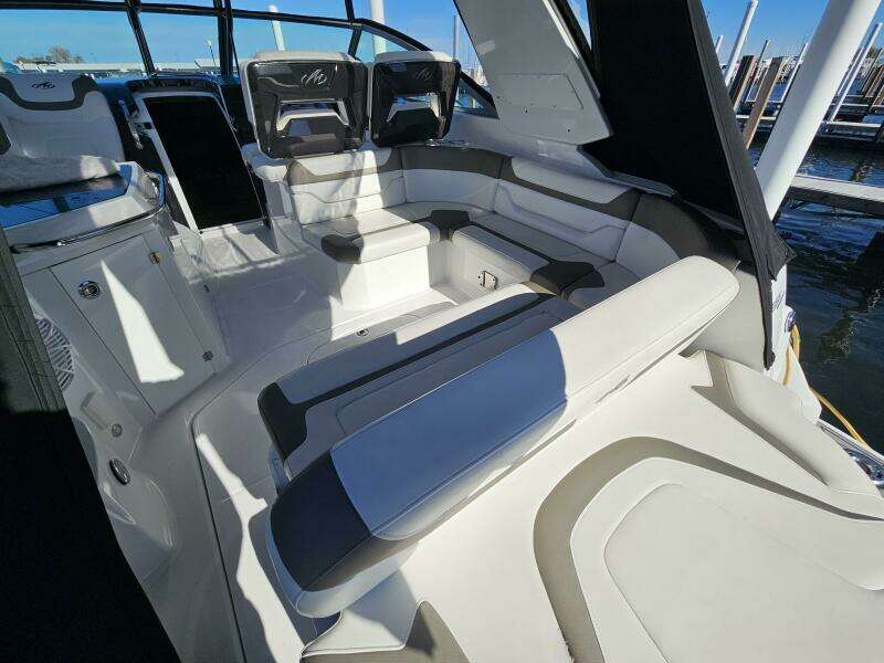 2016 Monterey 355 Sport Yacht