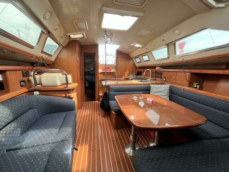 2008 Hunter 41 Deck Salon