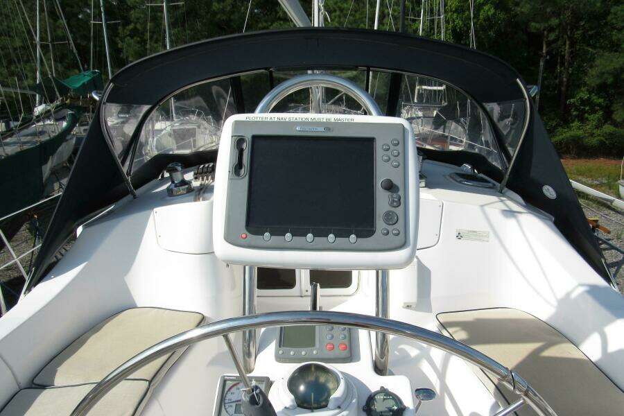 2008 Hunter 41 Deck Salon