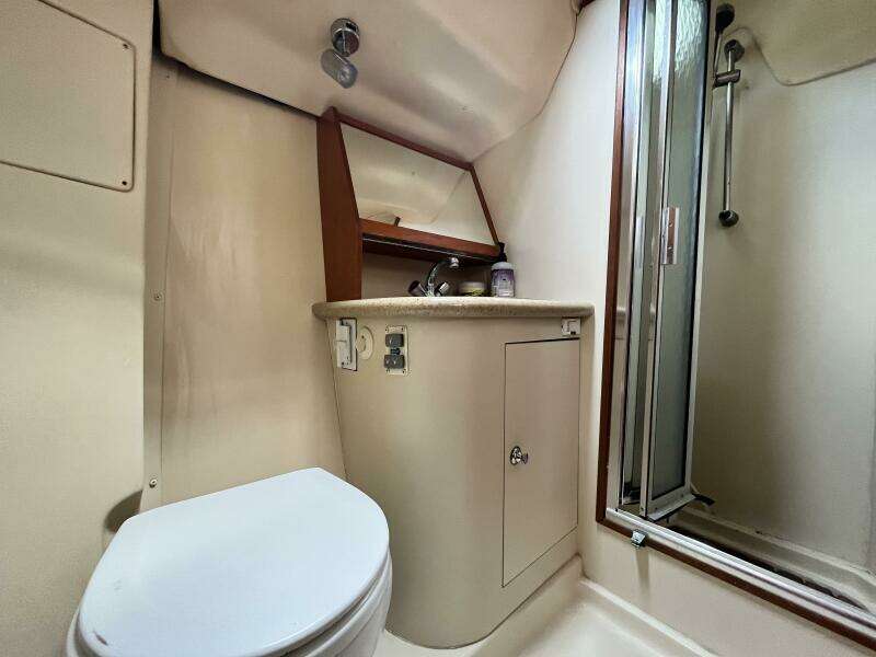 2008 Hunter 41 Deck Salon