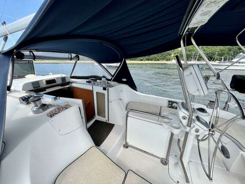 2008 Hunter 41 Deck Salon