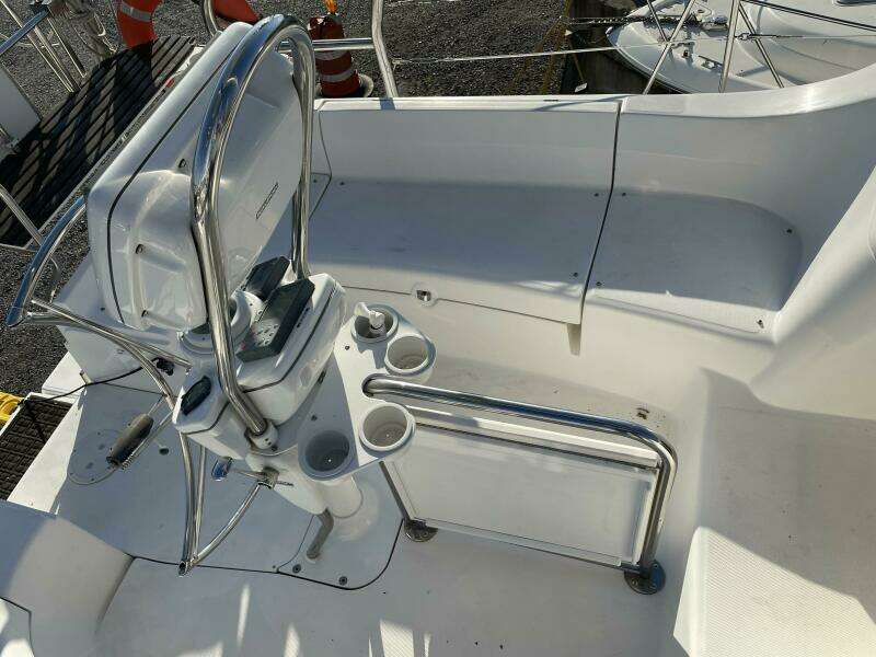 2008 Hunter 41 Deck Salon