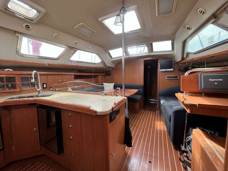 2008 Hunter 41 Deck Salon