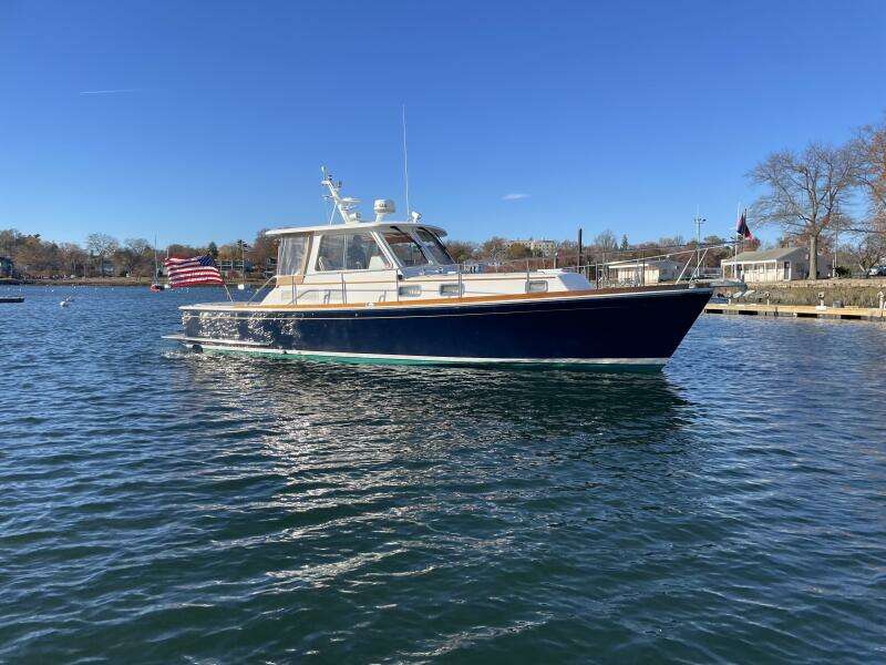Grand Banks Eastbay 38 HX