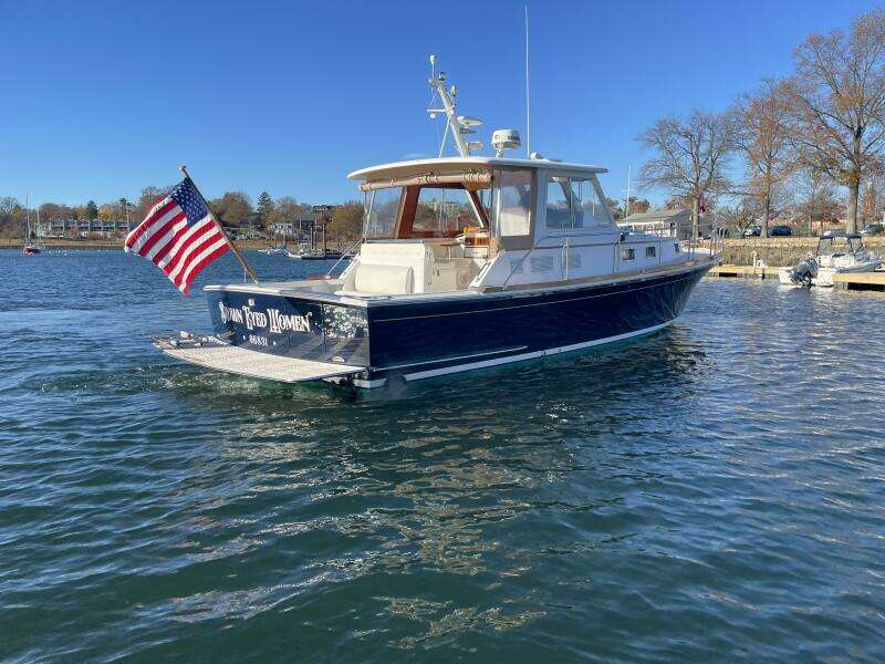 Grand Banks Eastbay 38 HX starboard stern quarter