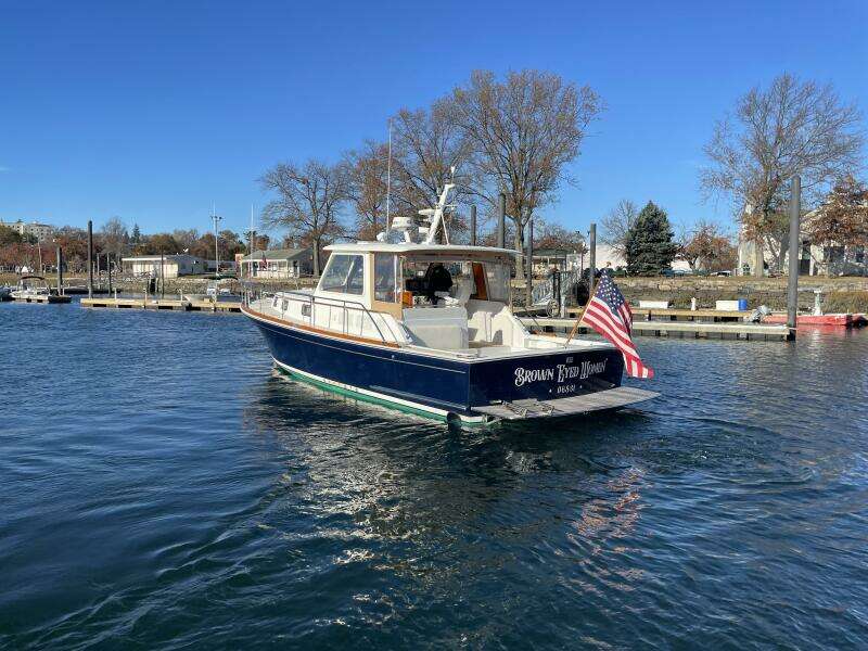 Grand Banks Eastbay 38 HX port side hind quarter