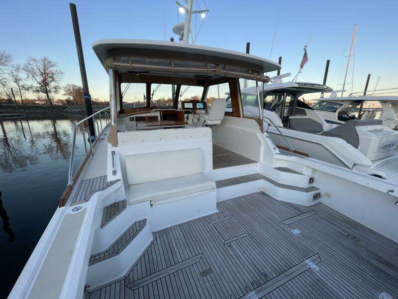 Grand Banks Eastbay 38 HX