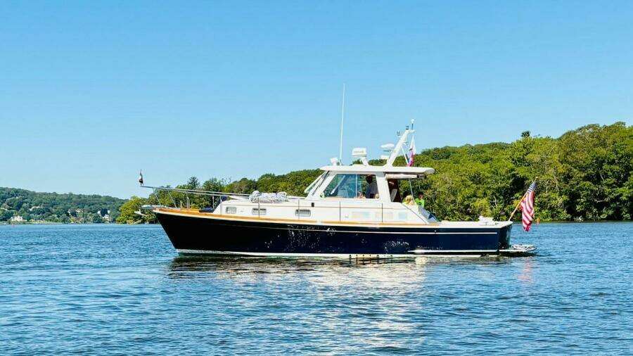 2001 Grand Banks Eastbay 38 Port Side