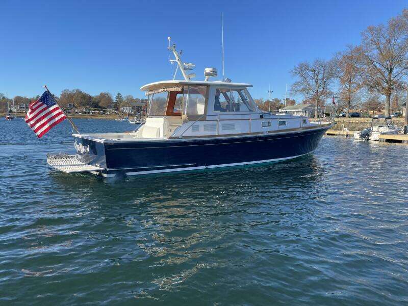 Grand Banks Eastbay 38 HX