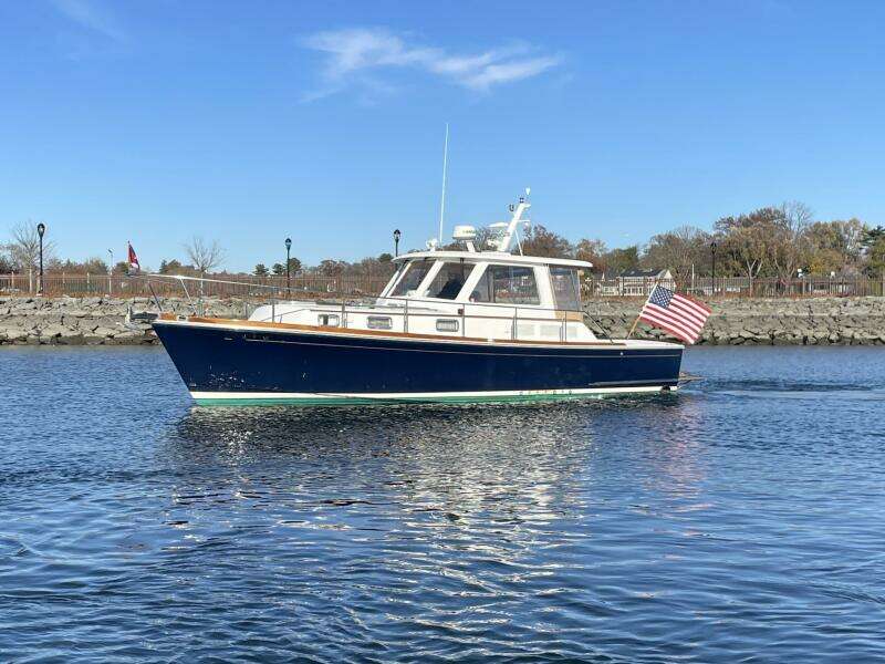 Grand Banks Eastbay 38 HX