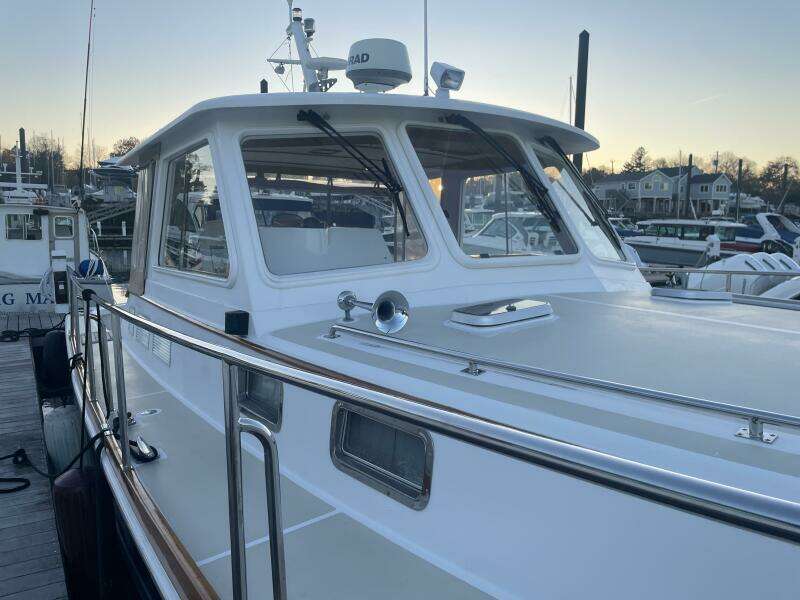 Grand Banks Eastbay 38 HX